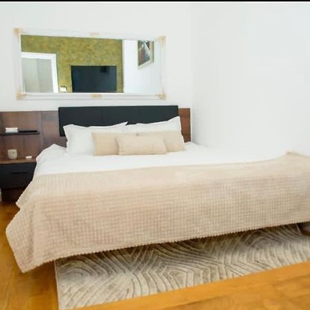 Bistro Centru Vechi Craiova Hotell Exteriör bild