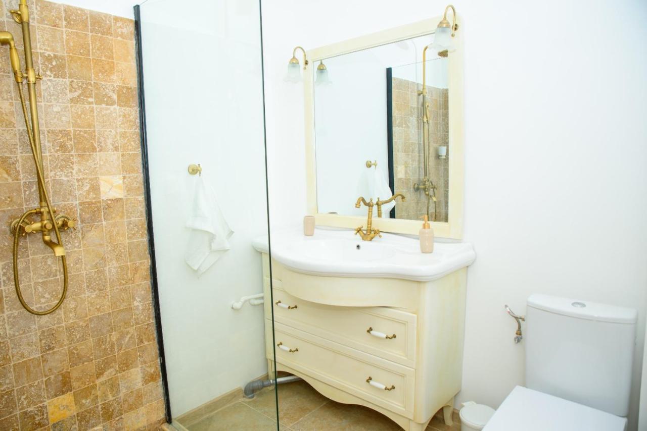 Bistro Centru Vechi Craiova Hotell Exteriör bild