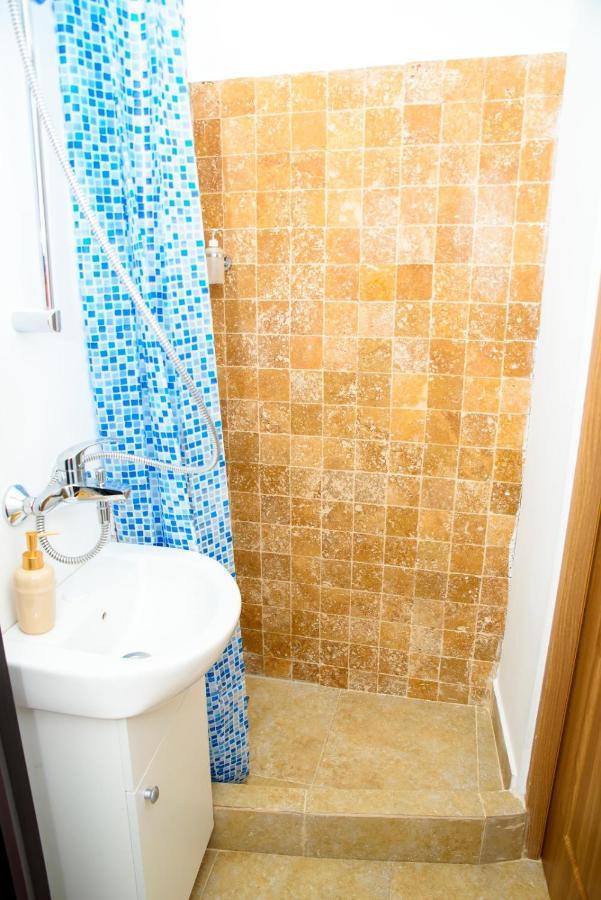 Bistro Centru Vechi Craiova Hotell Exteriör bild