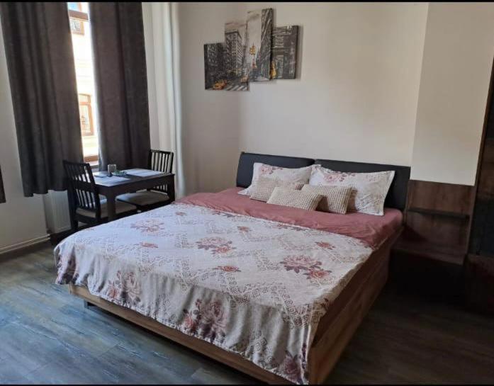Bistro Centru Vechi Craiova Hotell Exteriör bild